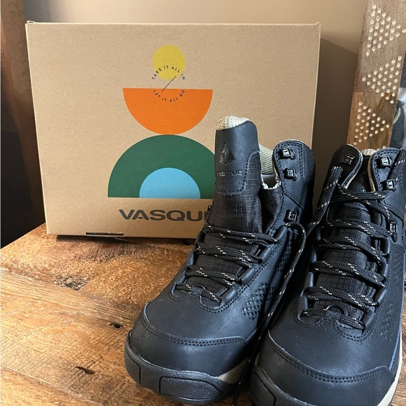NEW IN BOX Vasque Talus WT NTX Women’s Hiking Boots Size 9.5 - Picture 1 of 5